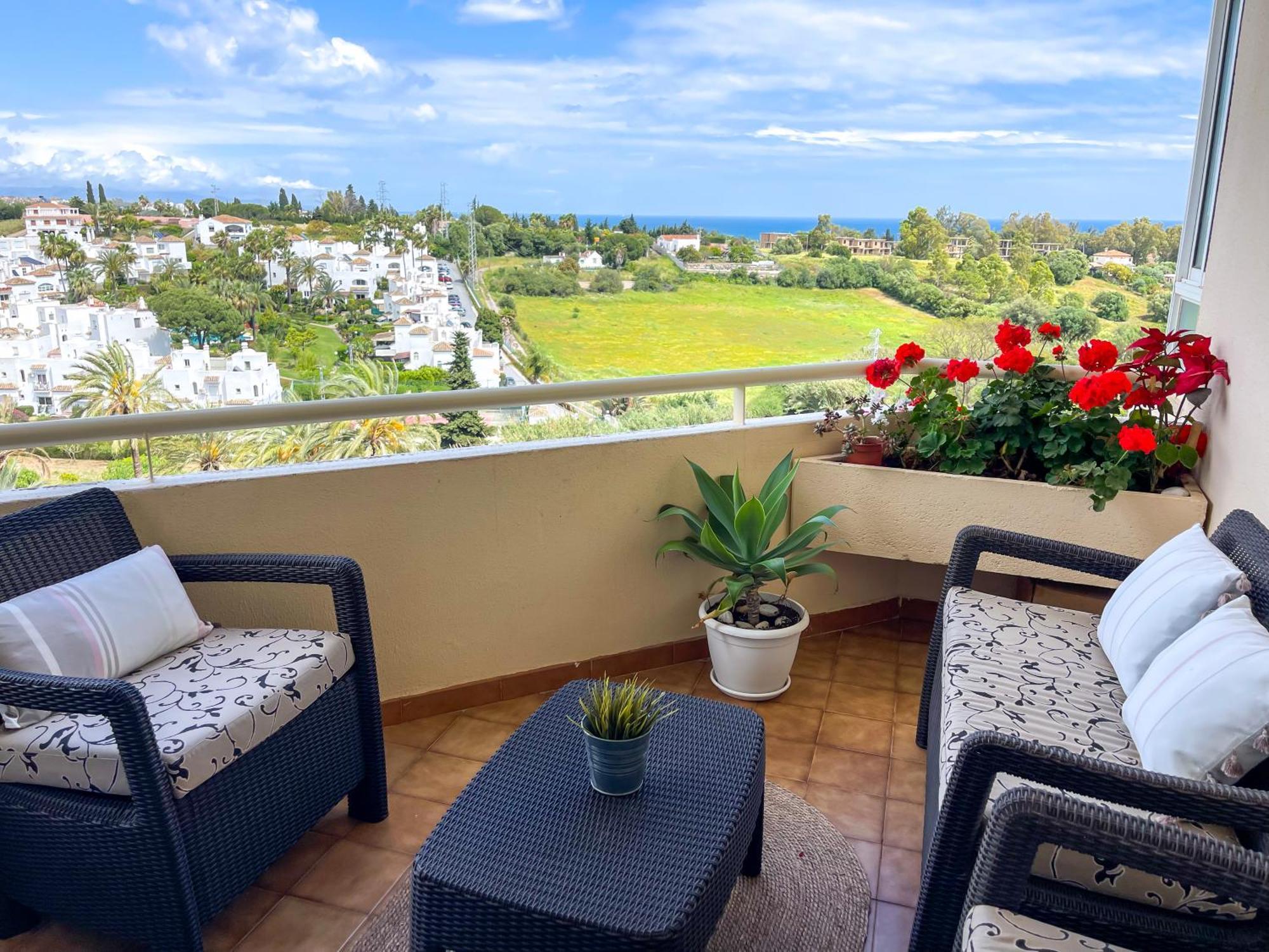 Modern Apartment With Terrace - 2 Min From The Beach Естепона Екстериор снимка